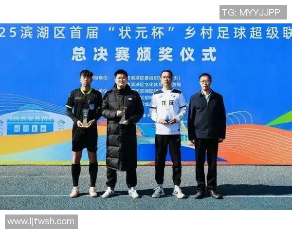 足球球星凭借优异表现获得奖学金助力学业发展与职业生涯双赢