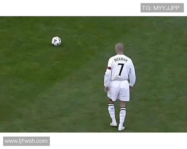 远去的球星在绿茵场上留下的身影与不灭的足球记忆